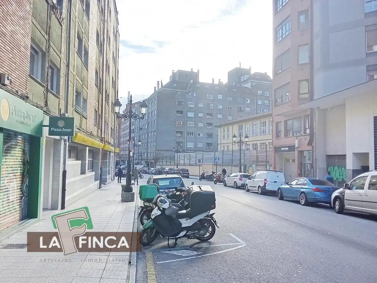Vista exterior de Pis en venda en Oviedo  amb Calefacció i Parquet