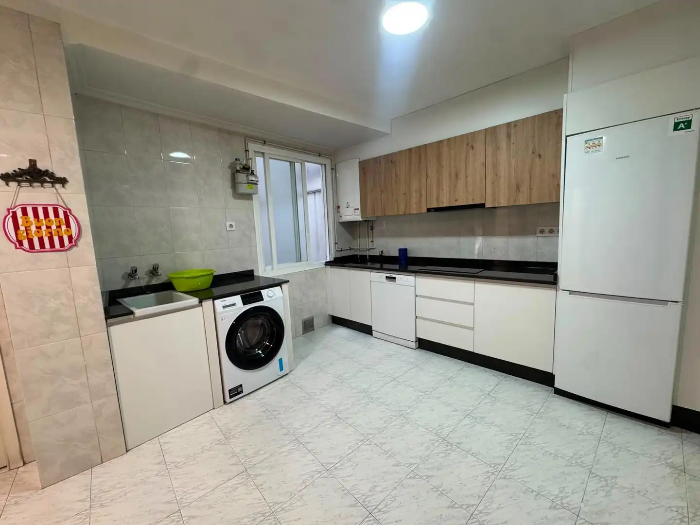 Cocina de Piso para compartir en Ourense Capital  con Calefacción, Amueblado y Balcón