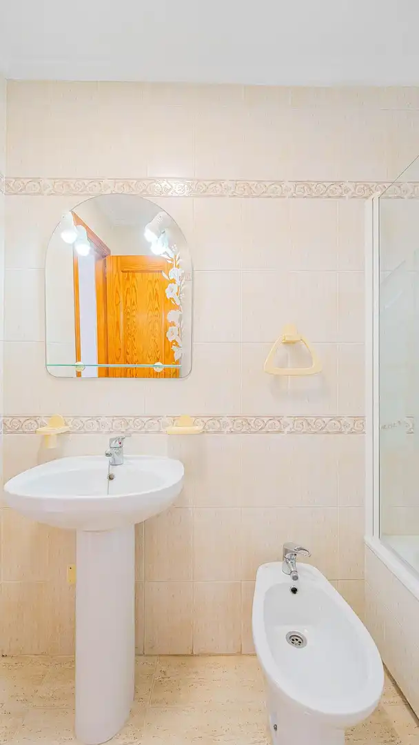 Baño de Dúplex en venta en Torrevieja con Aire acondicionado, Jardín privado y Trastero