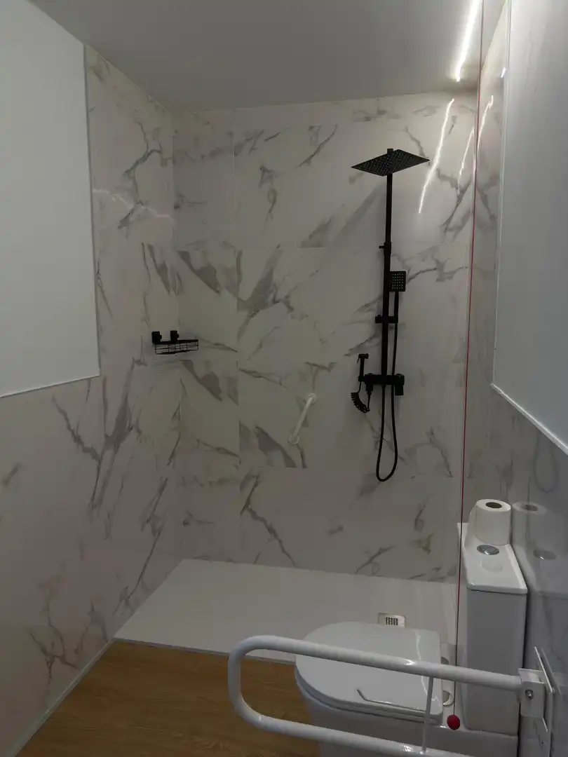 Bany de Estudi en venda en Valencia amb Aire condicionat, Terrassa i Moblat