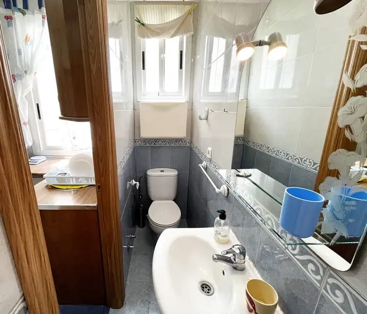 Bathroom of Flat for sale in Madrid  with Air Conditioner, Heating and Parquet flooring