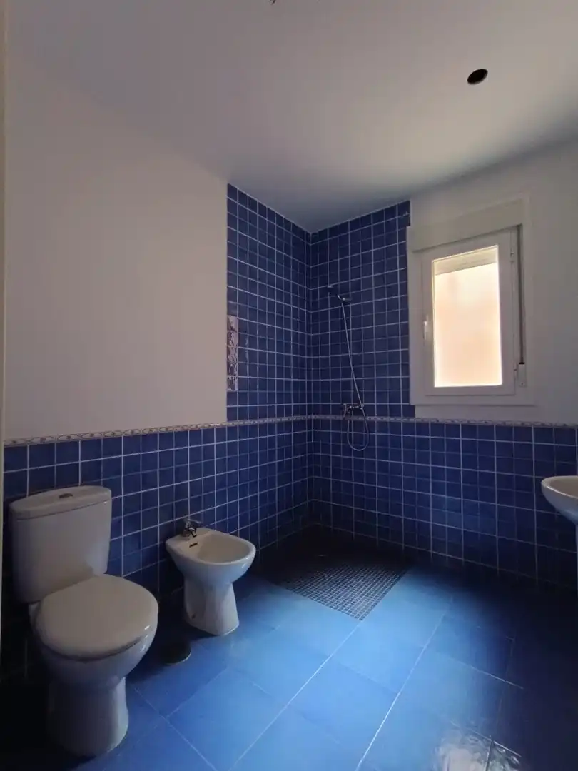 Badezimmer von Einfamilien-Reihenhaus zum Verkauf in Talavera de la Reina mit Abstellraum