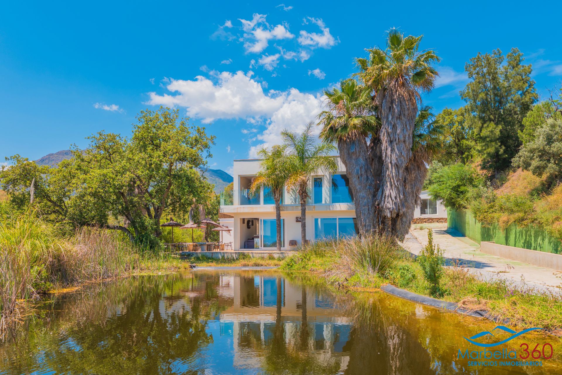 Exterior view of Land for sale in Estepona