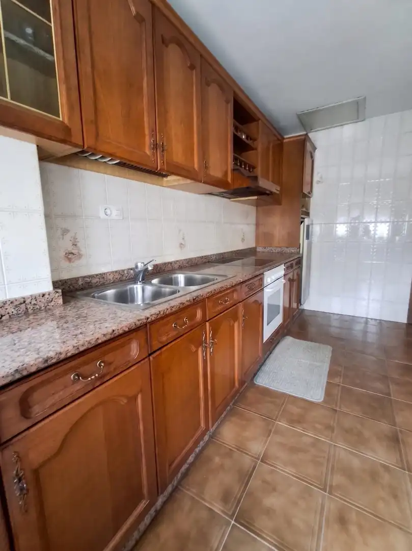 Cocina de Casa o chalet en venta en Ourense Capital  con Calefacción, Jardín privado y Terraza