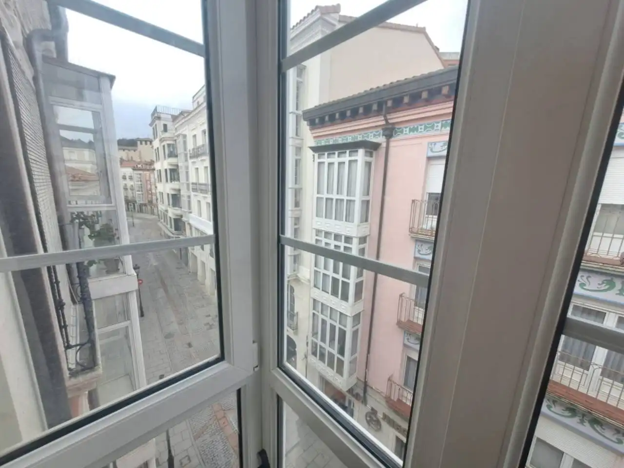 Vista exterior de Dúplex en venda en Burgos amb Aire condicionat, Calefacció i Parquet