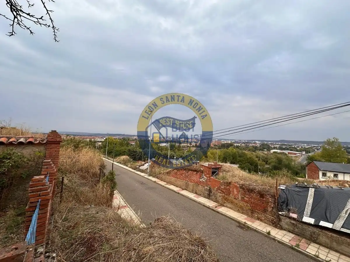 Casa o chalet en venta en León Capital  con Jardín privado