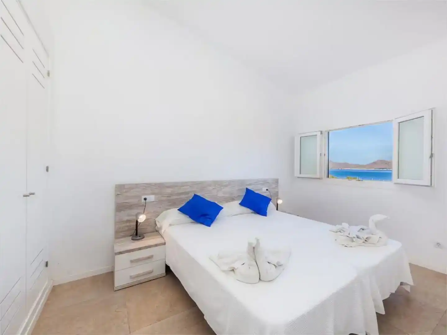 Schlafzimmer von Country house zur Miete in Alcúdia mit Klimaanlage, Privatgarten und Parkett