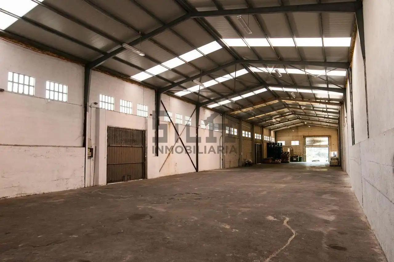 Fabrikhallen zur Miete in Ourense Capital 