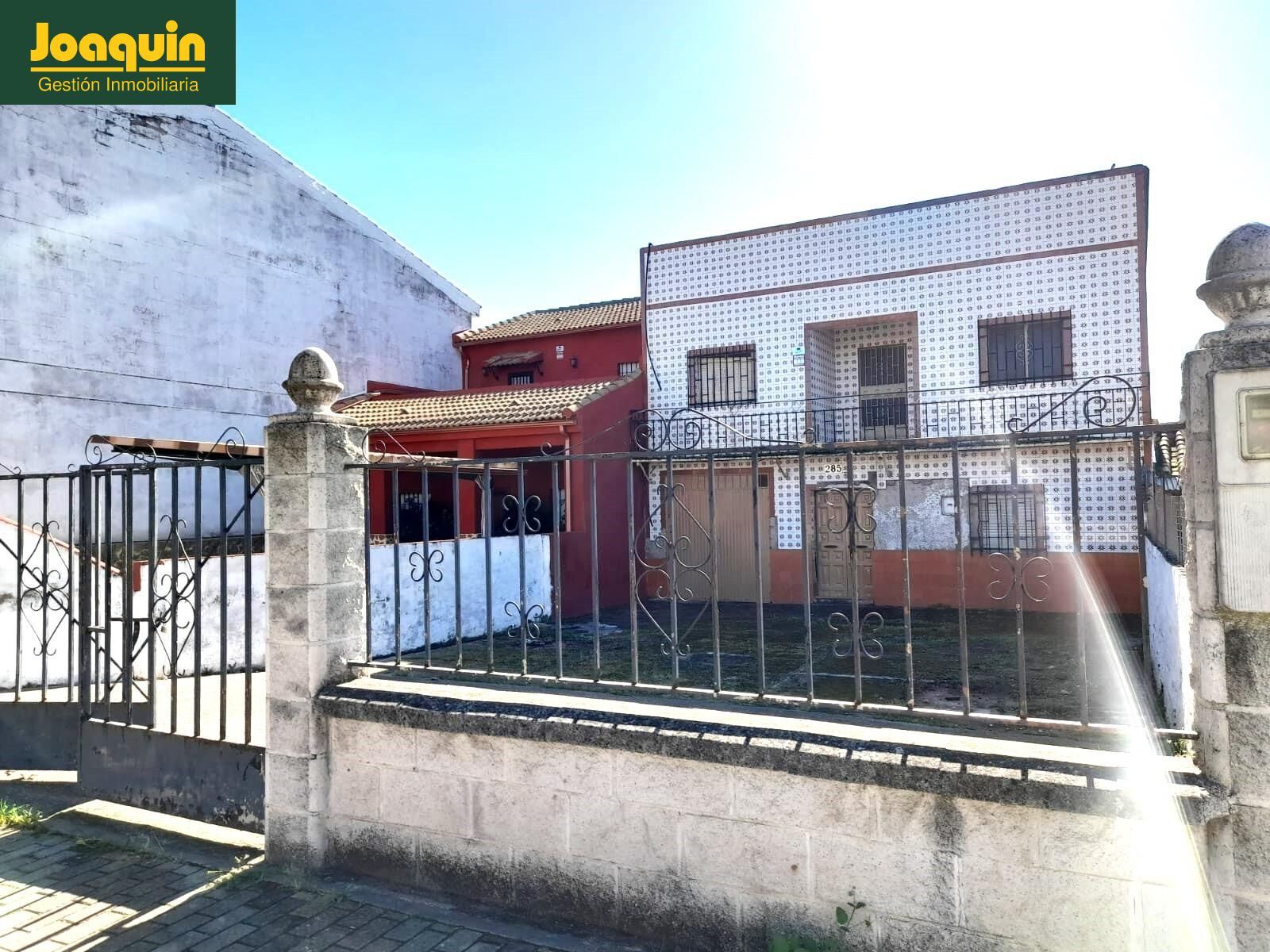 Vista exterior de Casa o xalet en venda en  Córdoba Capital amb Calefacció, Terrassa i Balcó