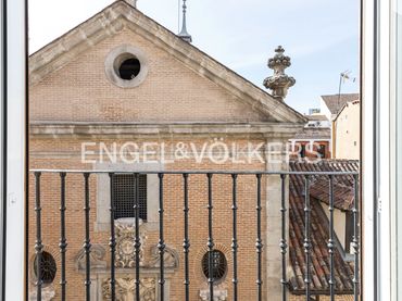 Pis amb balcó en venda a Lope de Vega