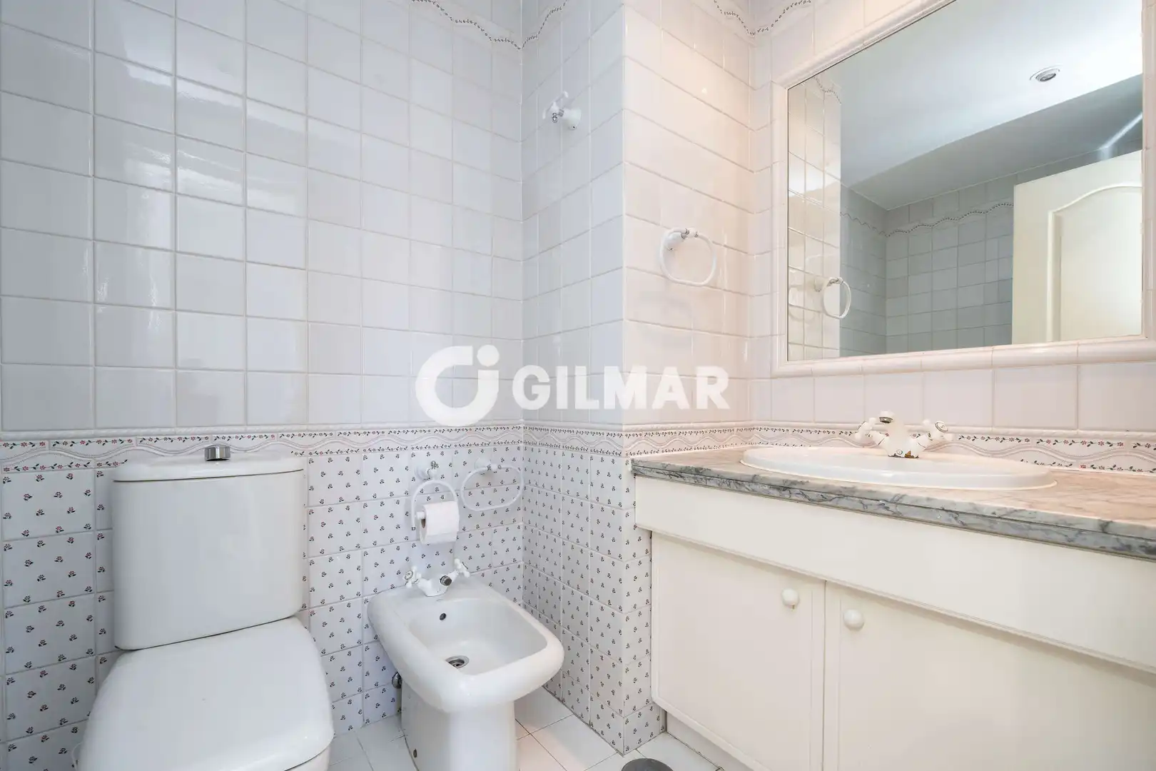 Bathroom of Flat for sale in Madrid  with Heating, Private garden and Storage room