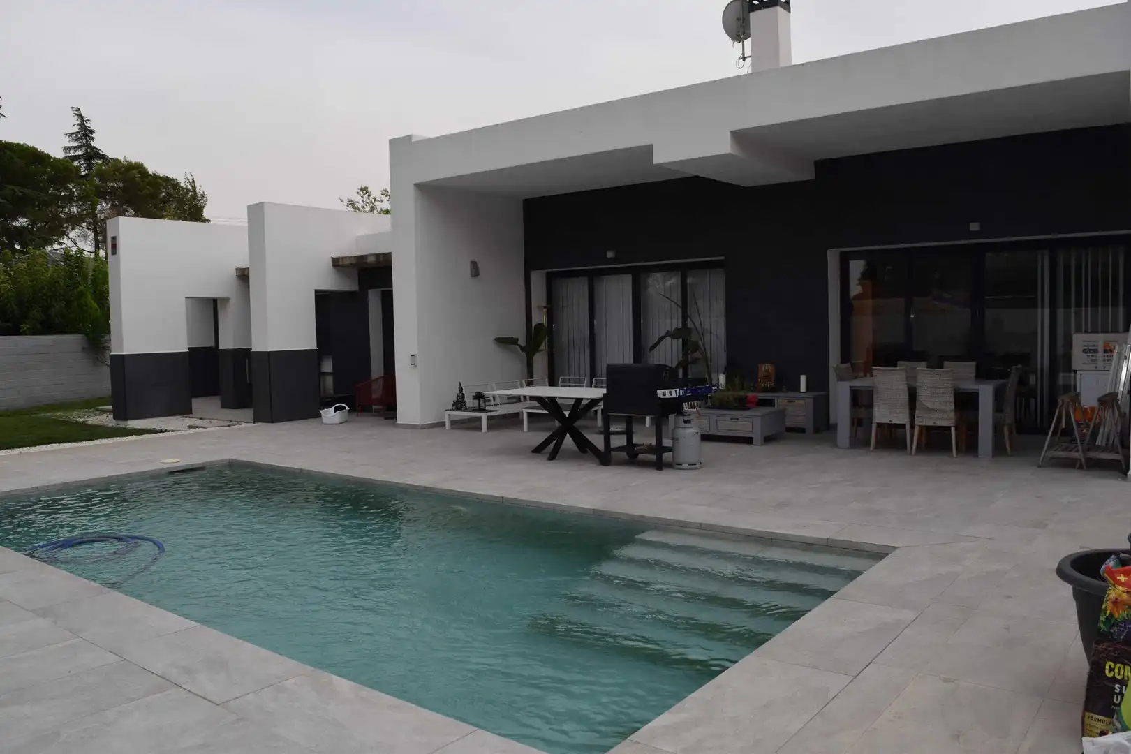 Piscina de Apartament de lloguer en Villaviciosa de Odón amb Aire condicionat, Calefacció i Jardí privat