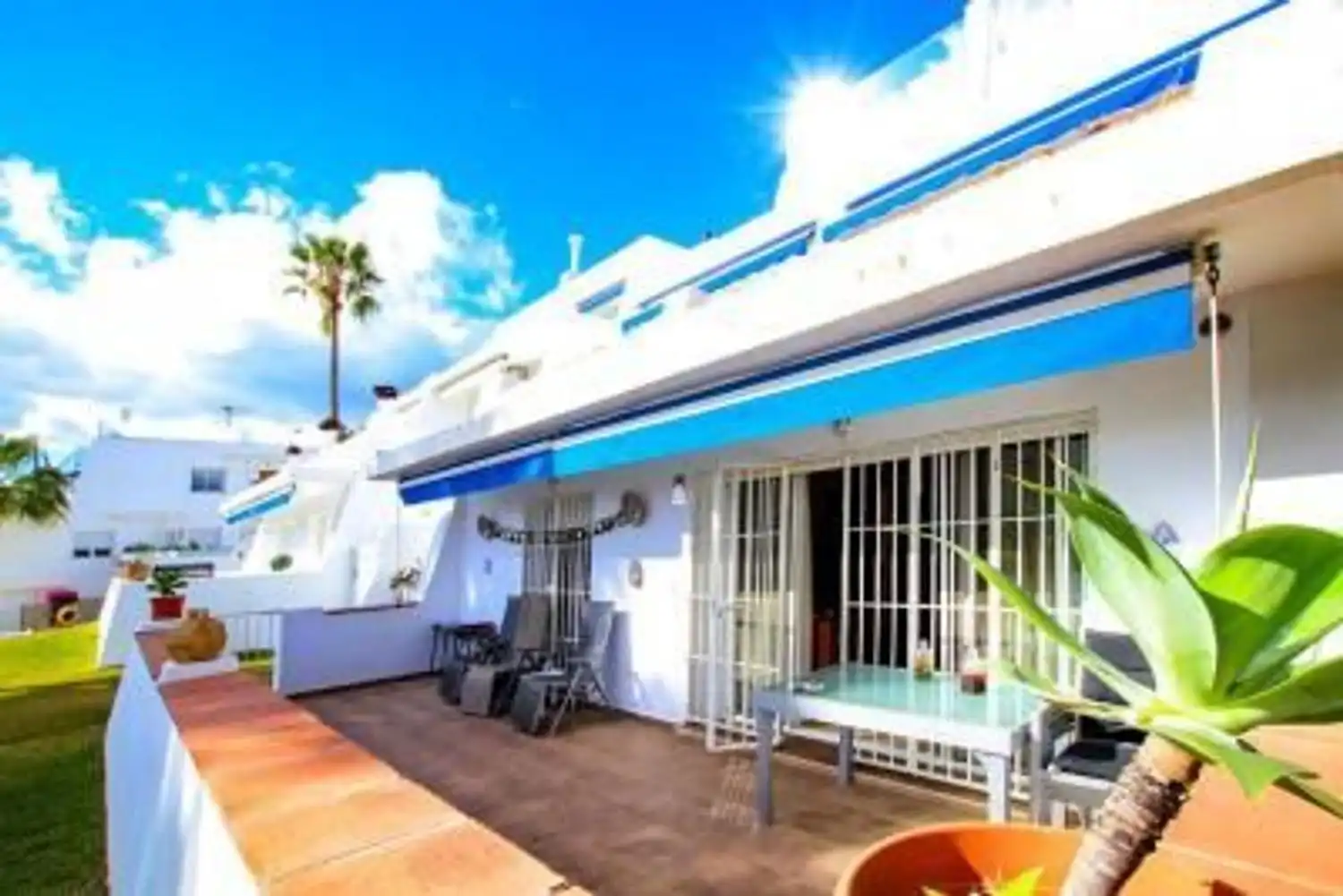 Außenansicht von Wohnung zum Verkauf in Marbella mit Klimaanlage, Privatgarten und Terrasse