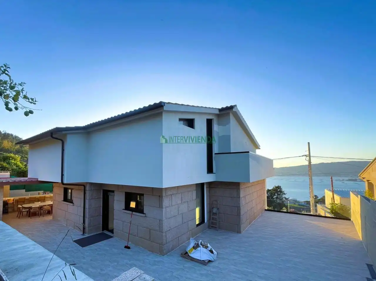 Vista exterior de Casa o xalet en venda en Redondela amb Calefacció, Jardí privat i Terrassa
