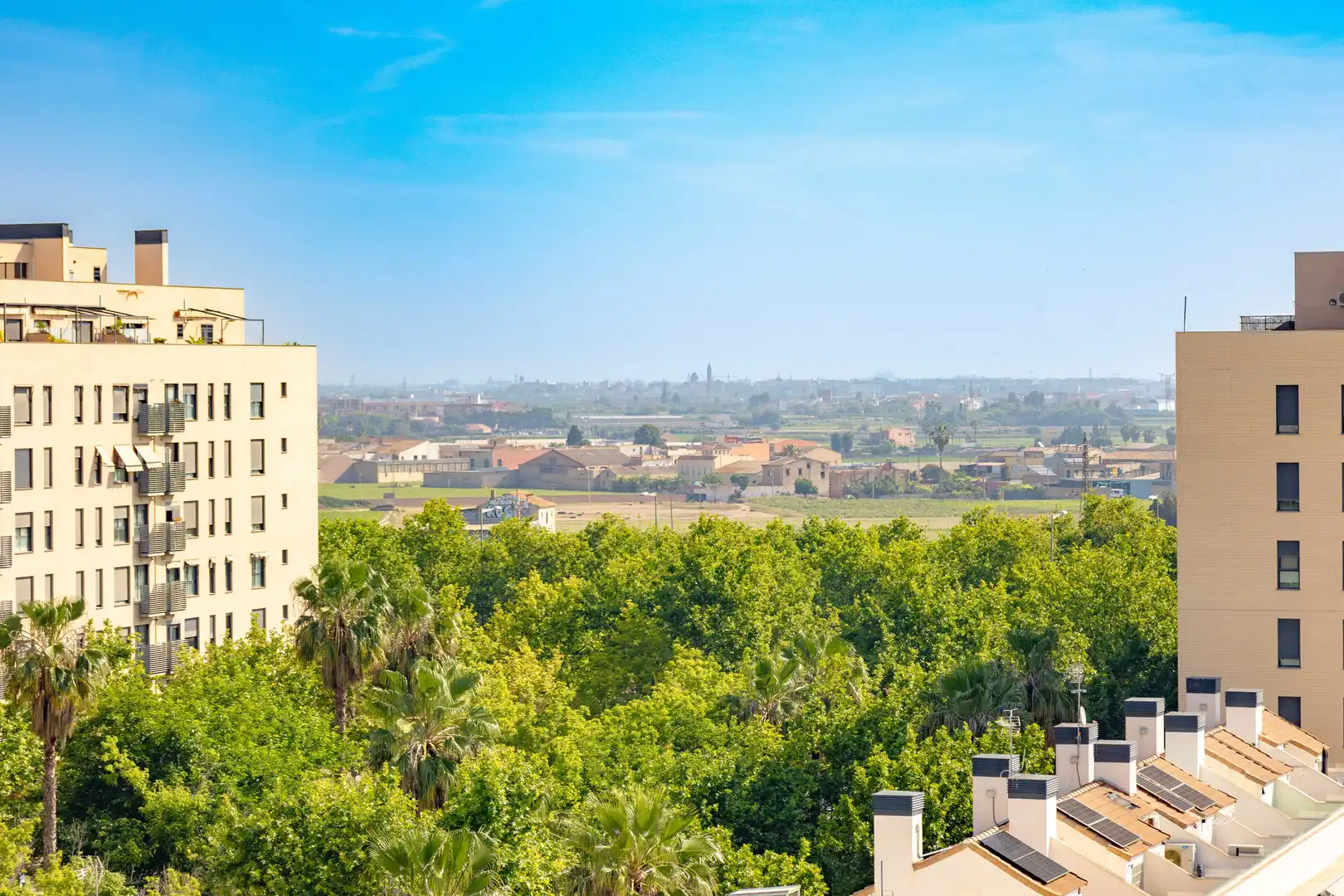 Vista exterior de Piso en venta en Valencia con Trastero, Piscina y Balcón