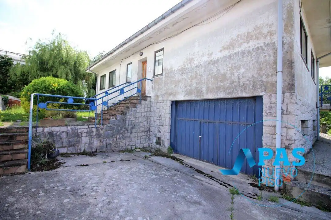 Vista exterior de Casa o xalet en venda en Santander amb Calefacció, Jardí privat i Traster
