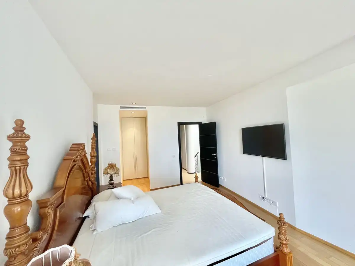 Dormitori de Casa adosada en venda en Marbella amb Aire condicionat, Terrassa i Moblat
