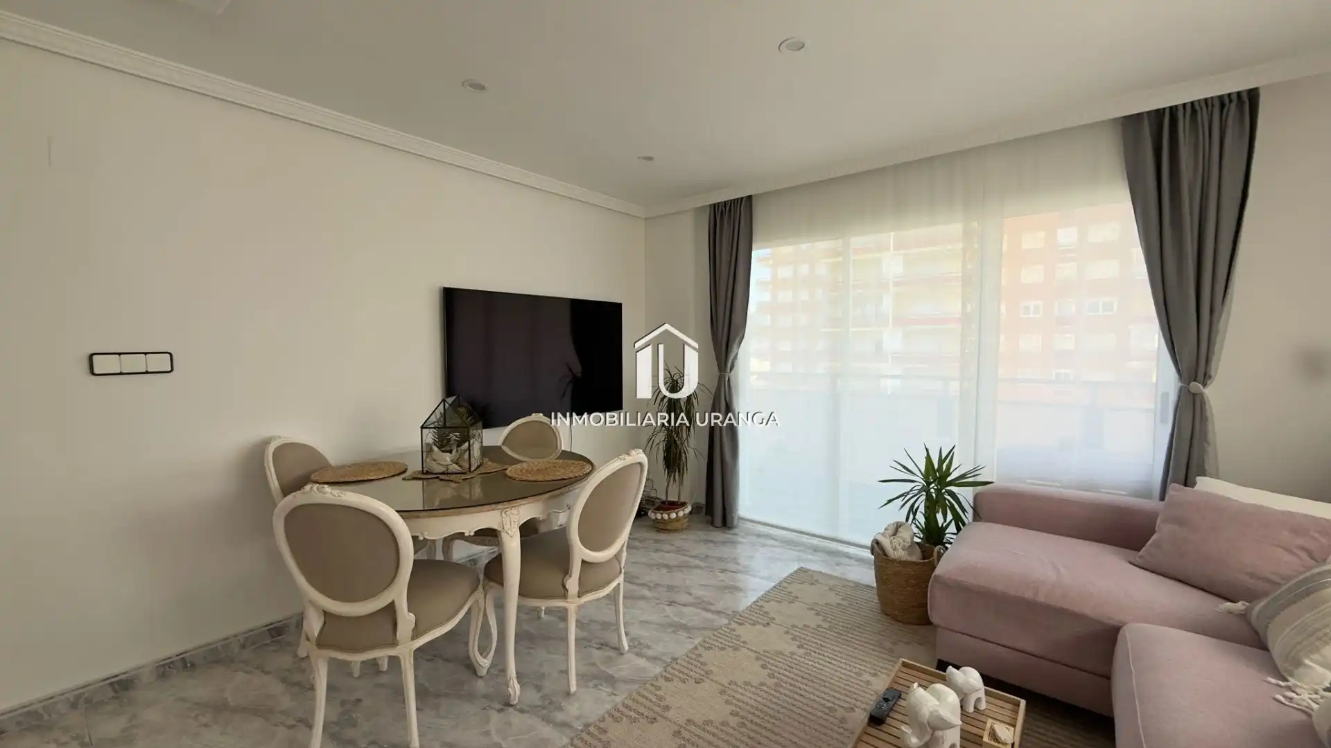 Wohnzimmer von Wohnung zum Verkauf in Laredo mit Heizung, Terrasse und Möbliert