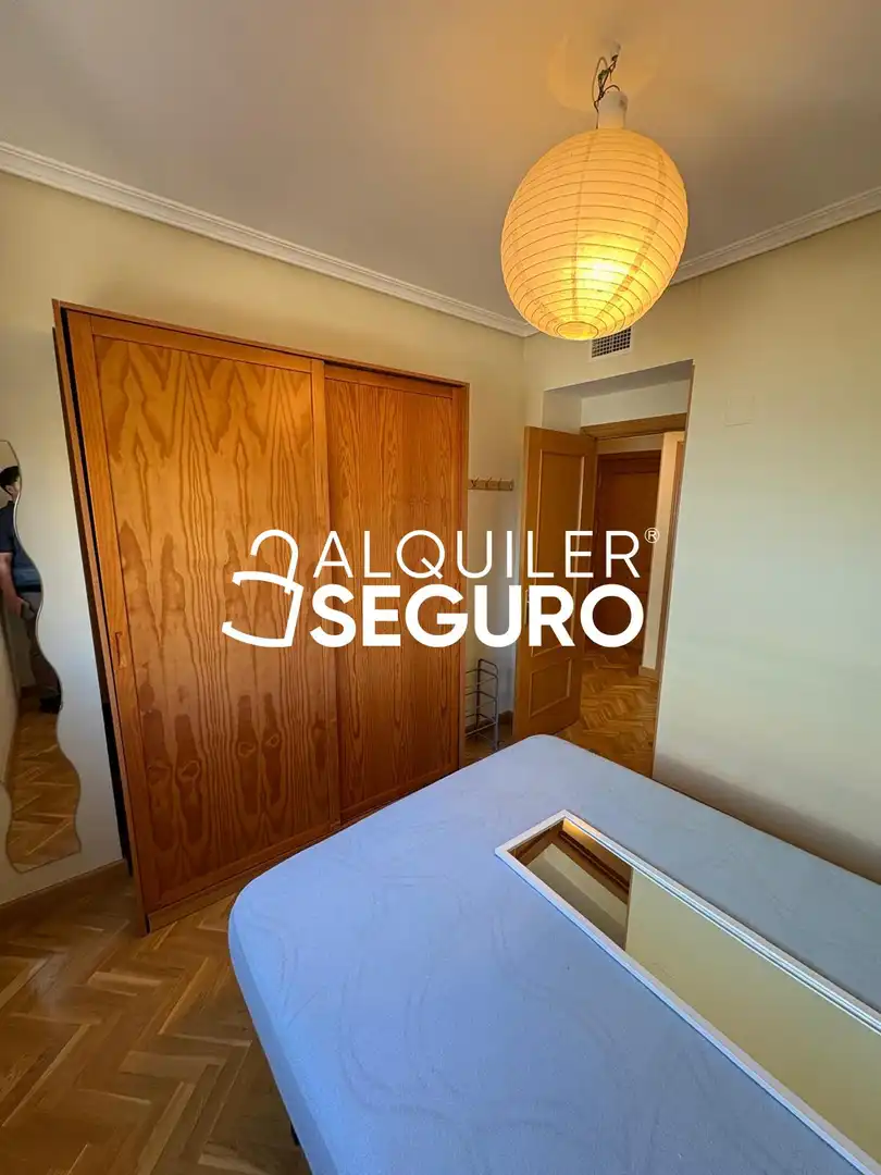 Habitación de Piso de alquiler en Madrid con Aire acondicionado, Calefacción y Trastero