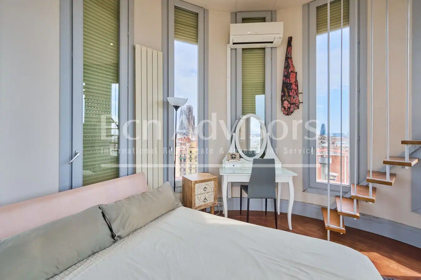 Bedroom of Attic for sale in Barcelona  with Air Conditioner, Heating and Parquet flooring