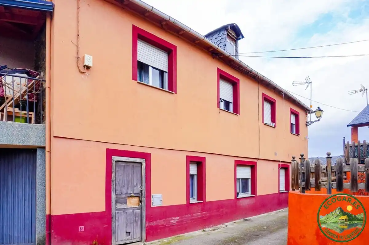 Vista exterior de Casa o chalet en venta en Ponferrada con Calefacción, Jardín privado y Trastero