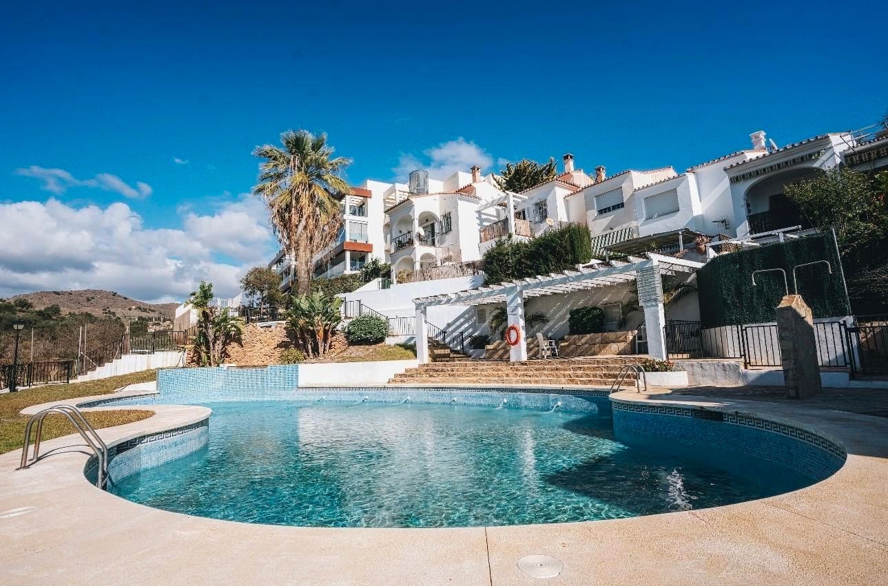Piscina de Casa adosada en venda en Vélez-Málaga