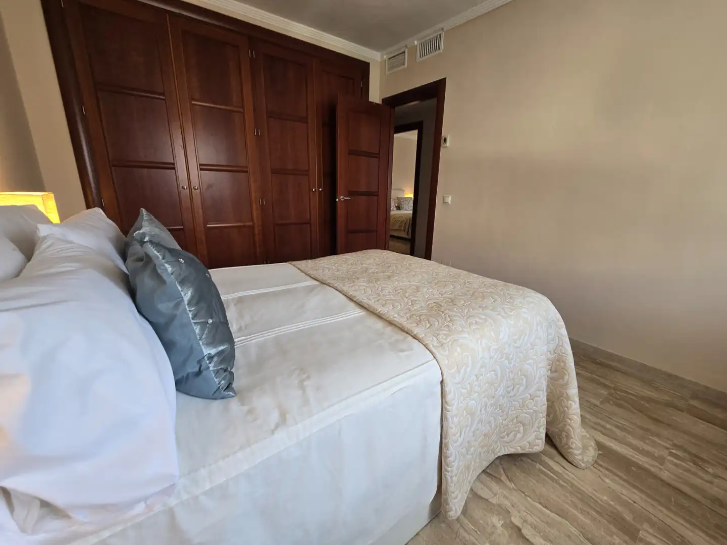 Dormitori de Casa o xalet en venda en Mijas amb Aire condicionat, Calefacció i Jardí privat