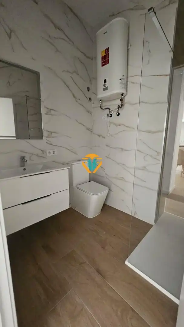 Bathroom of Ground floor for sale in Benidorm  with Air Conditioner, Furnished and Community pool