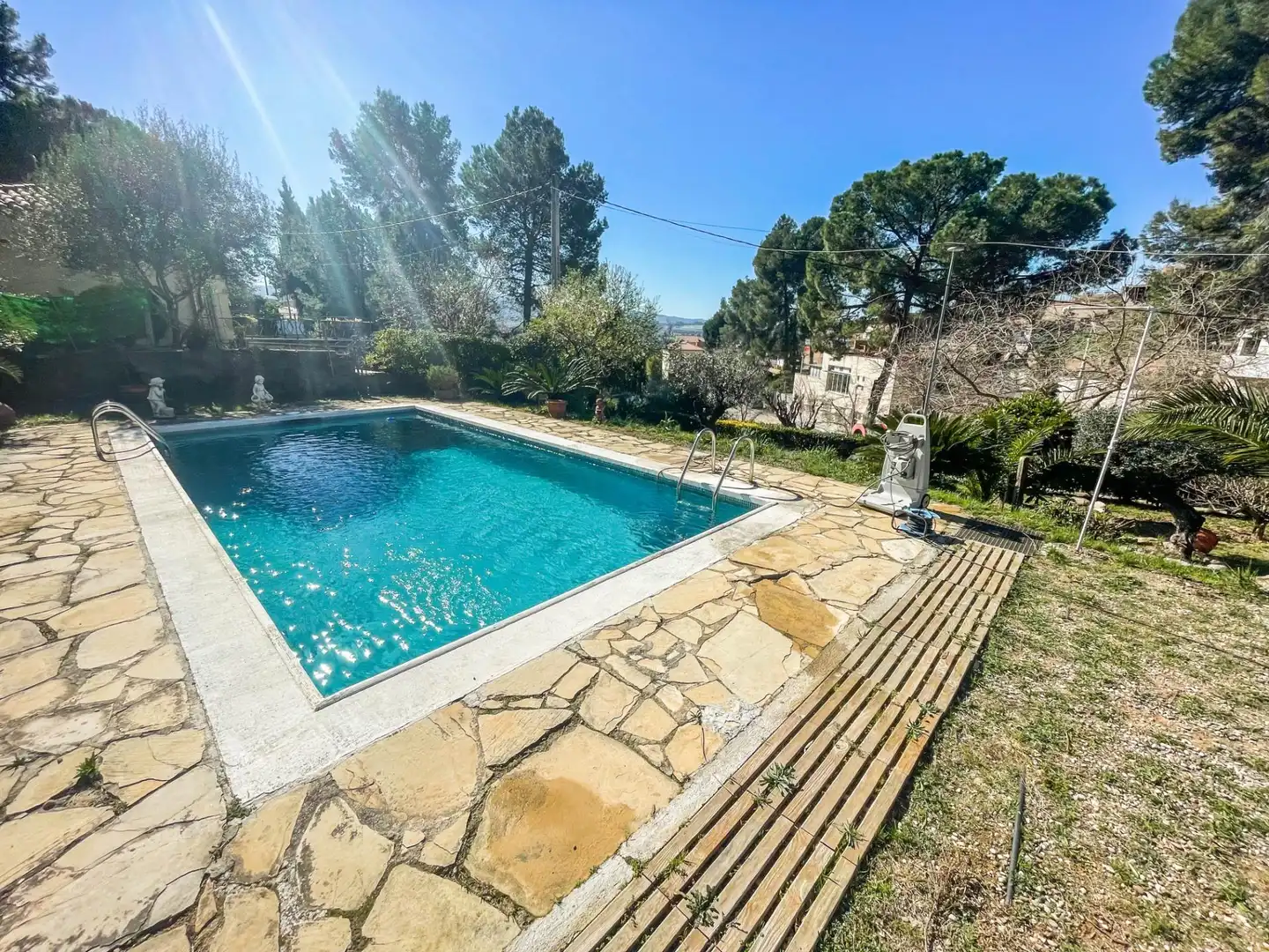 Maison avec piscine à vendre à Abrera