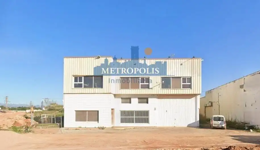 Industrial building for sale in CV-20