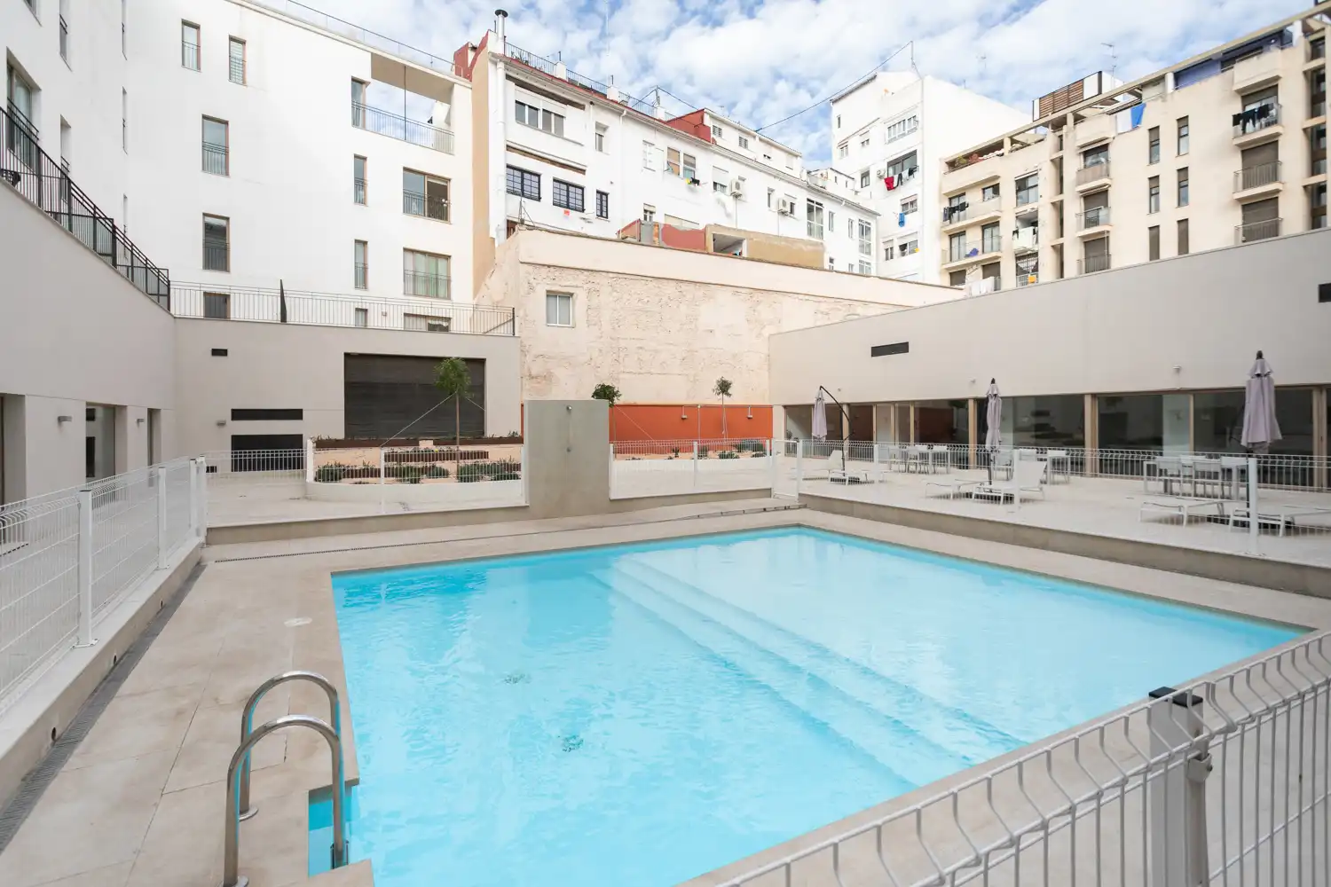 Piscina de Piso de alquiler en Valencia con Aire acondicionado, Calefacción y Jardín privado