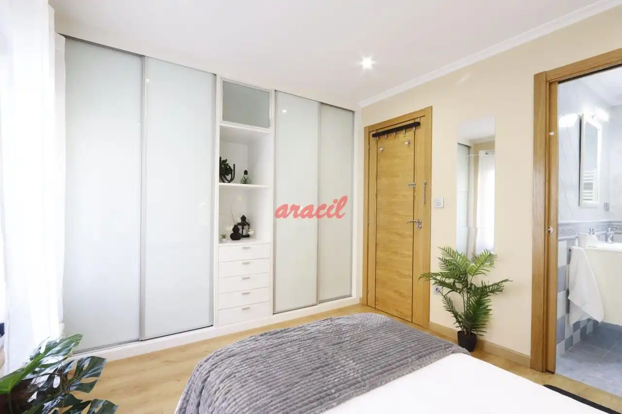 Habitación de Piso en venta en Ourense Capital  con Calefacción, Trastero y Amueblado