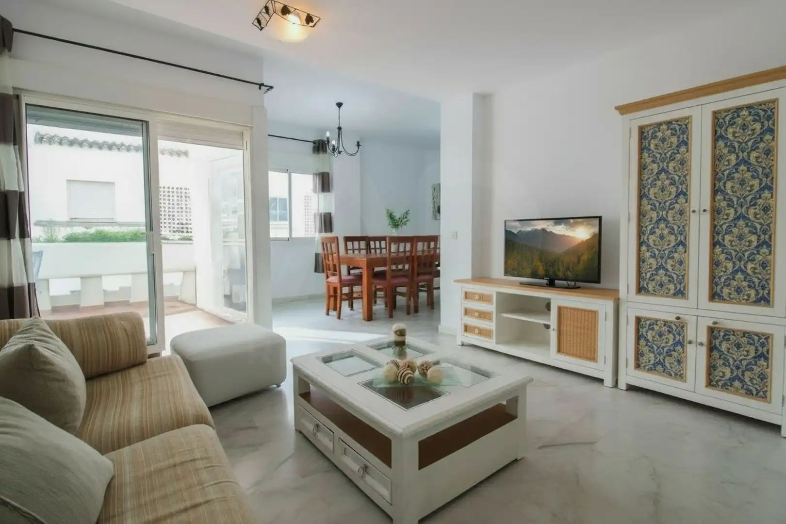 Living room of Flat for sale in Estepona  with Air Conditioner, Heating and Terrace
