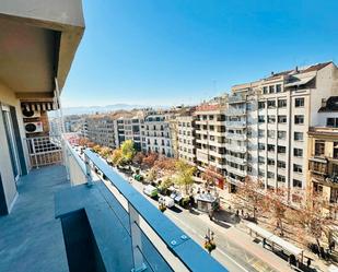 Vista exterior de Àtic de lloguer en  Granada Capital amb Aire condicionat, Calefacció i Terrassa