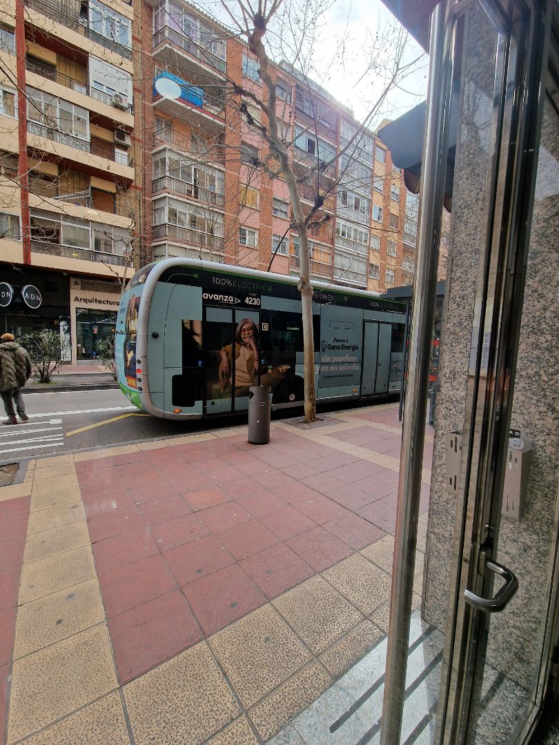Vista exterior de Pis de lloguer en  Zaragoza Capital amb Terrassa, Moblat i Balcó