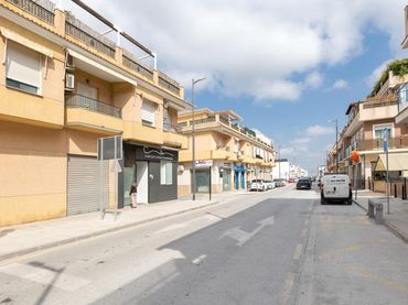 Local comercial en venta en Avenida Agustina de Aragón 1
