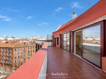 Ático con ascensor en venta en Glorieta de Ruiz Giménez