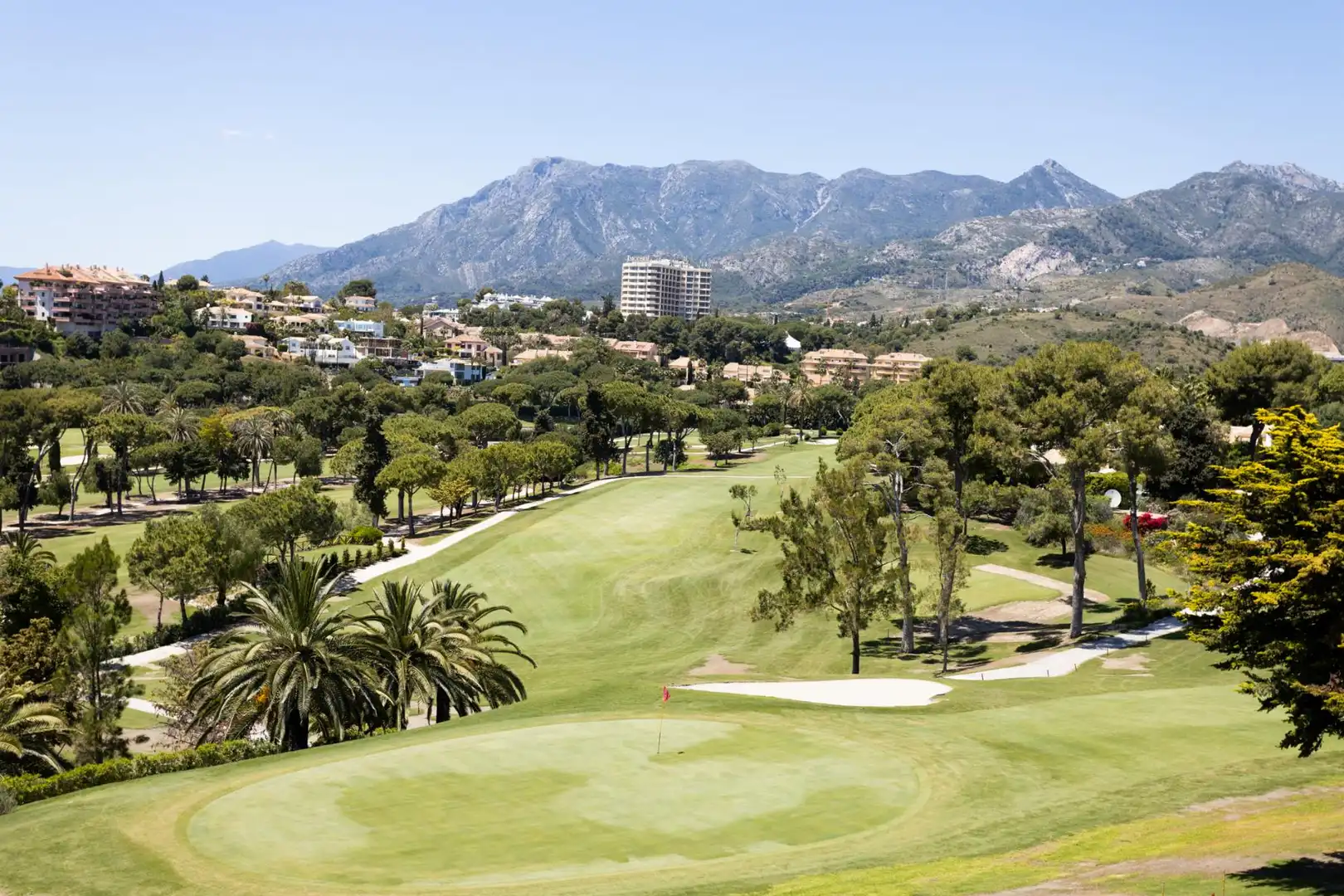 Außenansicht von Wohnung zum Verkauf in Marbella mit Klimaanlage, Terrasse und Balkon