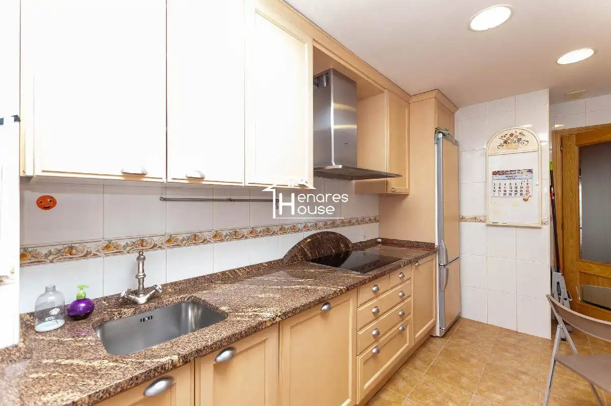 Cocina de Dúplex en venta en Alcalá de Henares con Aire acondicionado, Calefacción y Parquet