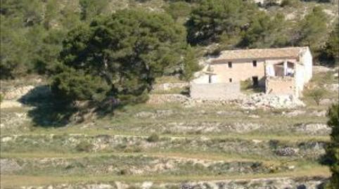 Alicante. A 35 Km de la ciudad. Finca rustica  en monte con coto de Caza, con casa solariega.