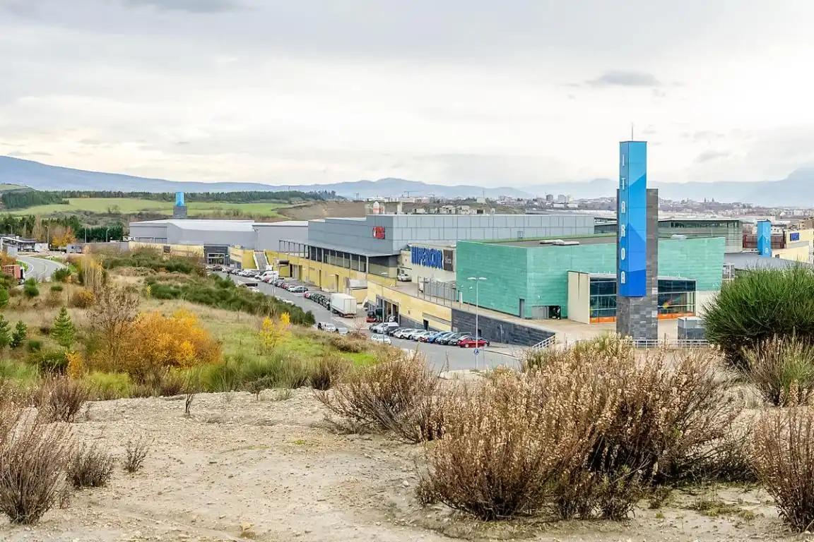Vista exterior de Terreny industrial en venda en Huarte / Uharte, Navarra
