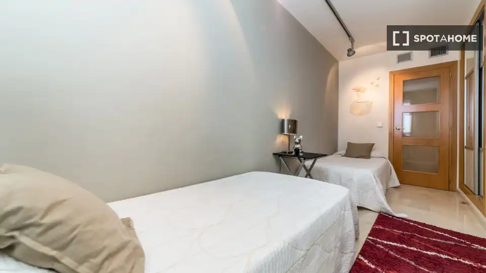 Schlafzimmer von Wohnung zur Miete in Valencia mit Klimaanlage, Heizung und Möbliert