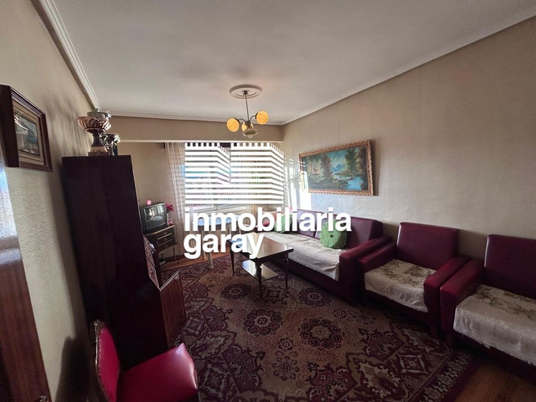 Sala d'estar de Pis en venda en Medina de Pomar amb Moblat