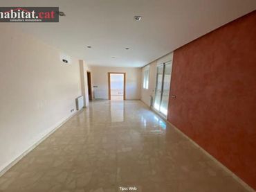 Casa amb balcó en venda a Pacs del Penedès