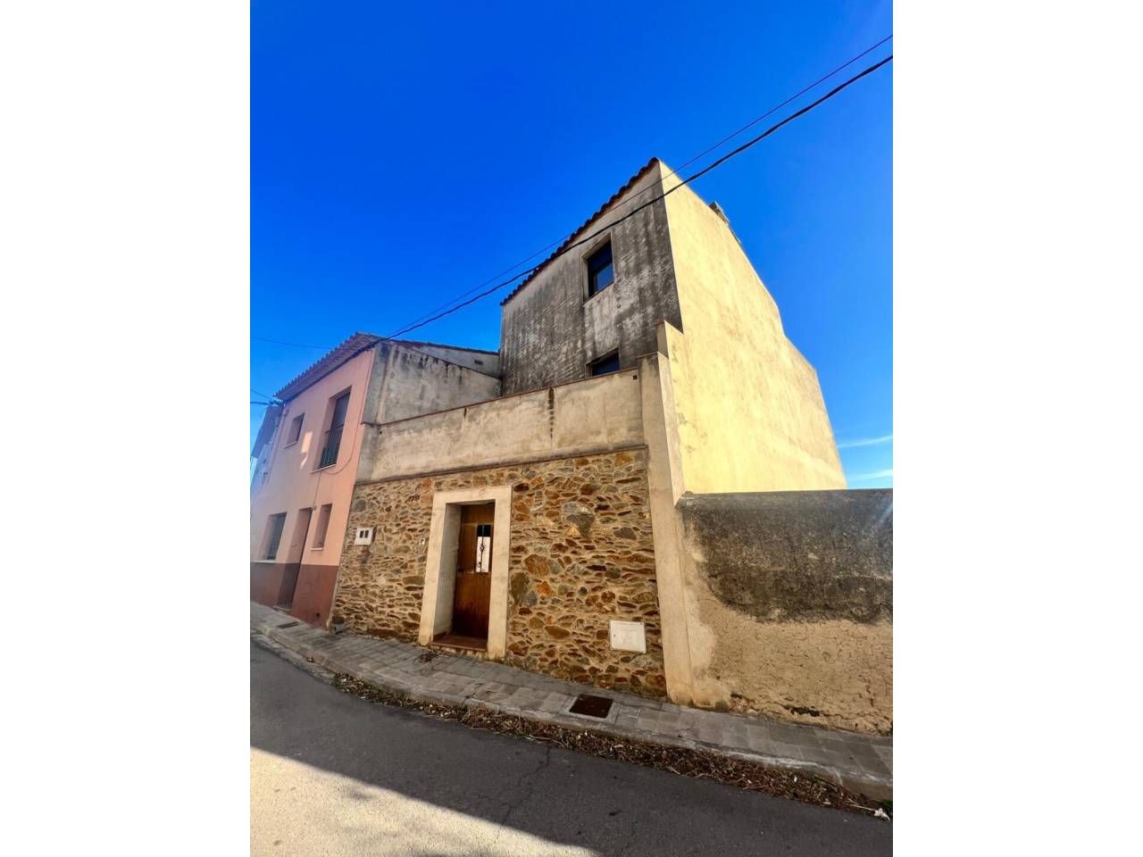 Vista exterior de Casa o xalet en venda en Sant Climent Sescebes amb Jardí privat i Terrassa