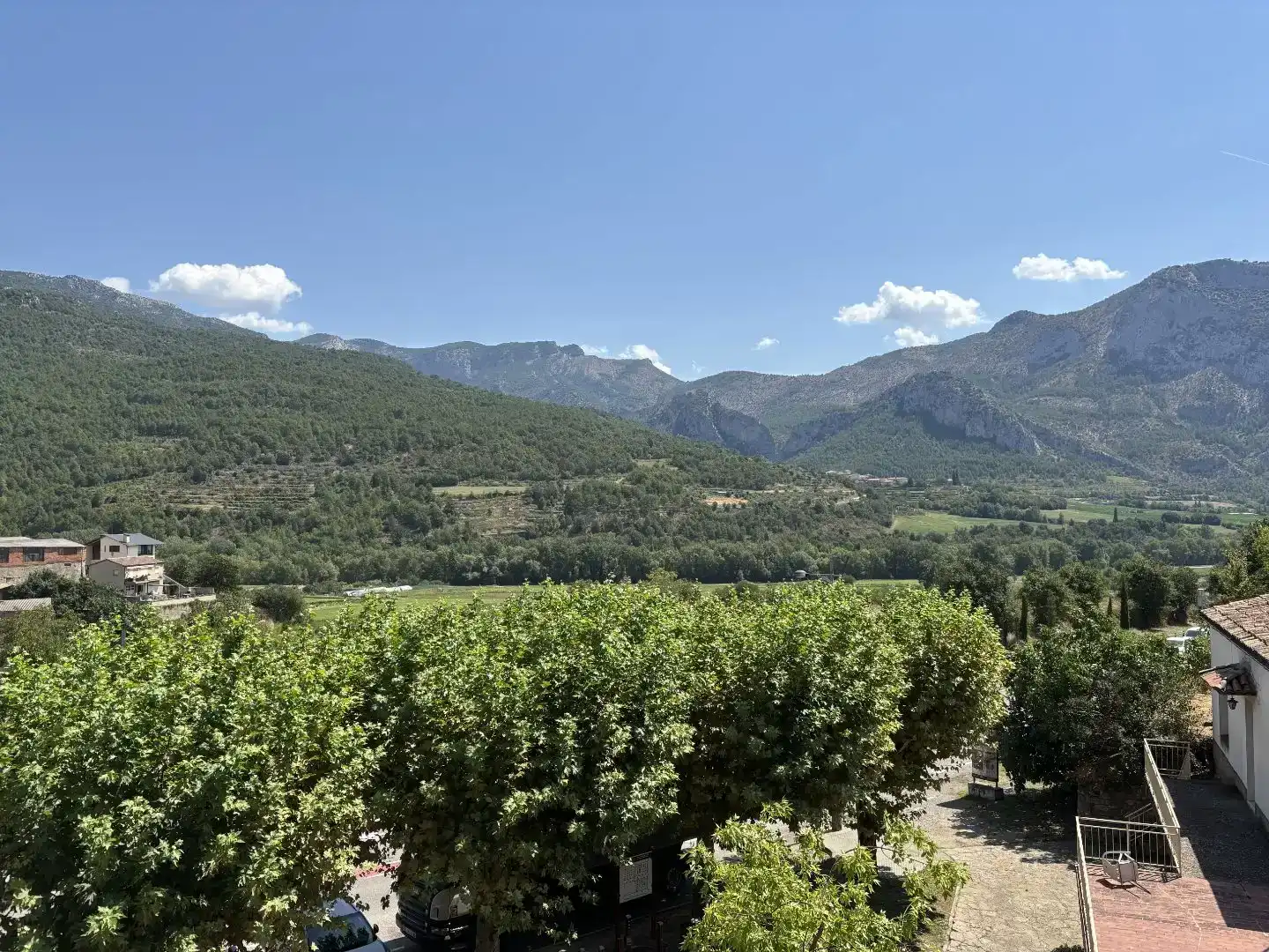 Vista exterior de Pis en venda en Organyà amb Parquet i Moblat
