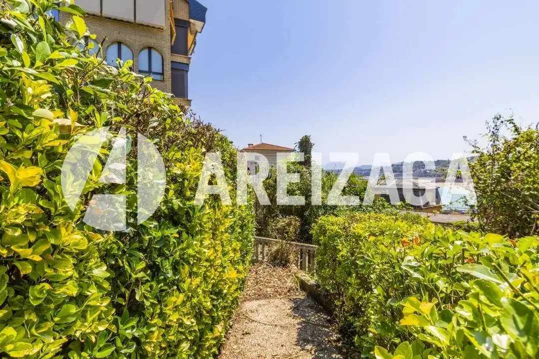 Jardí de Casa o xalet en venda en Donostia - San Sebastián  amb Calefacció, Jardí privat i Terrassa