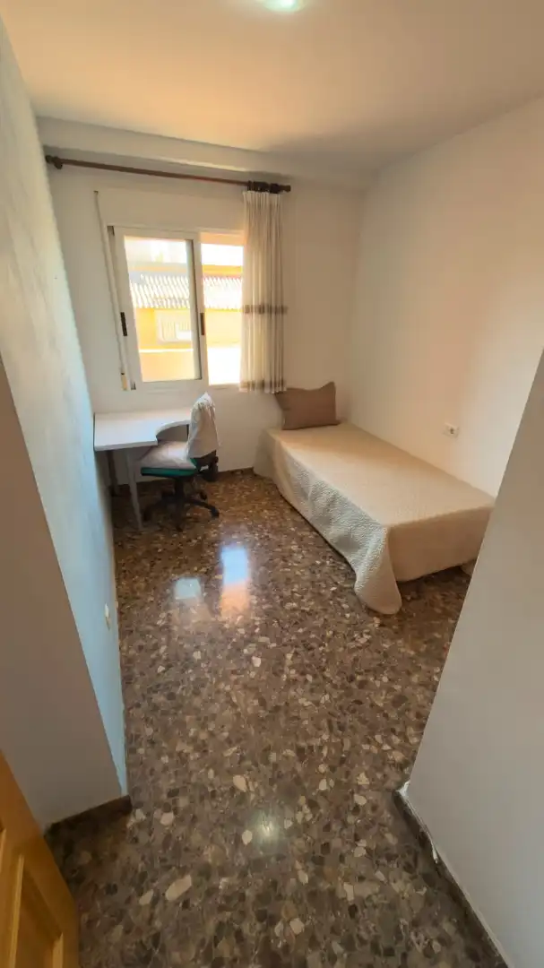 Bedroom of Flat for rent in Burjassot  with Furnished, Oven and Washing machine