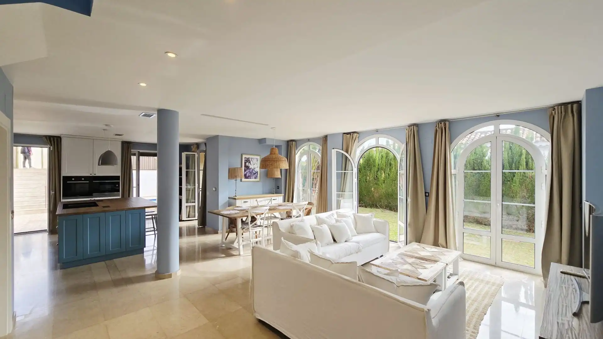 Sala d'estar de Casa o xalet en venda en Finestrat amb Aire condicionat, Jardí privat i Traster