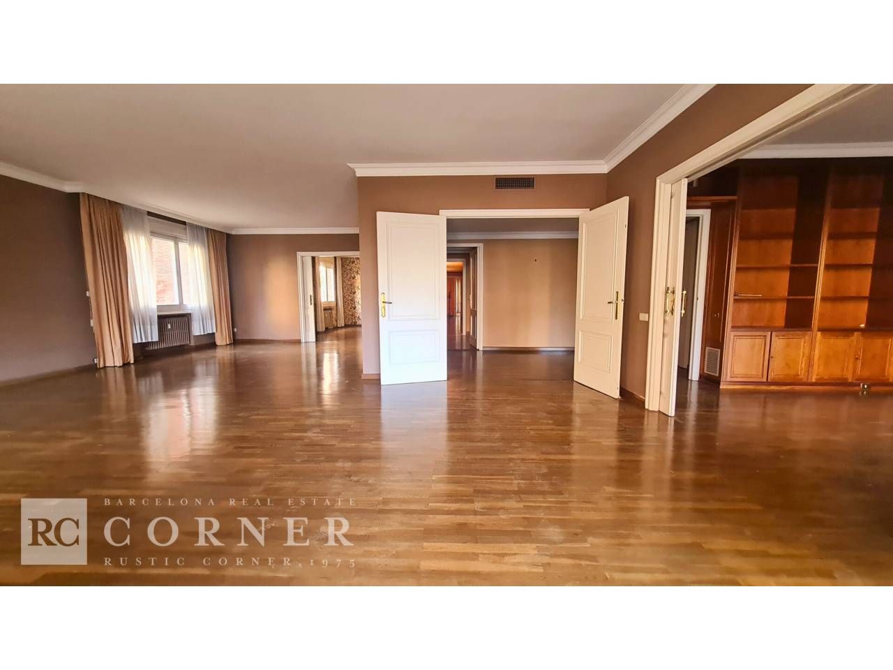 Exterior view of Flat for sale in  Barcelona Capital  with Air Conditioner, Heating and Parquet flooring